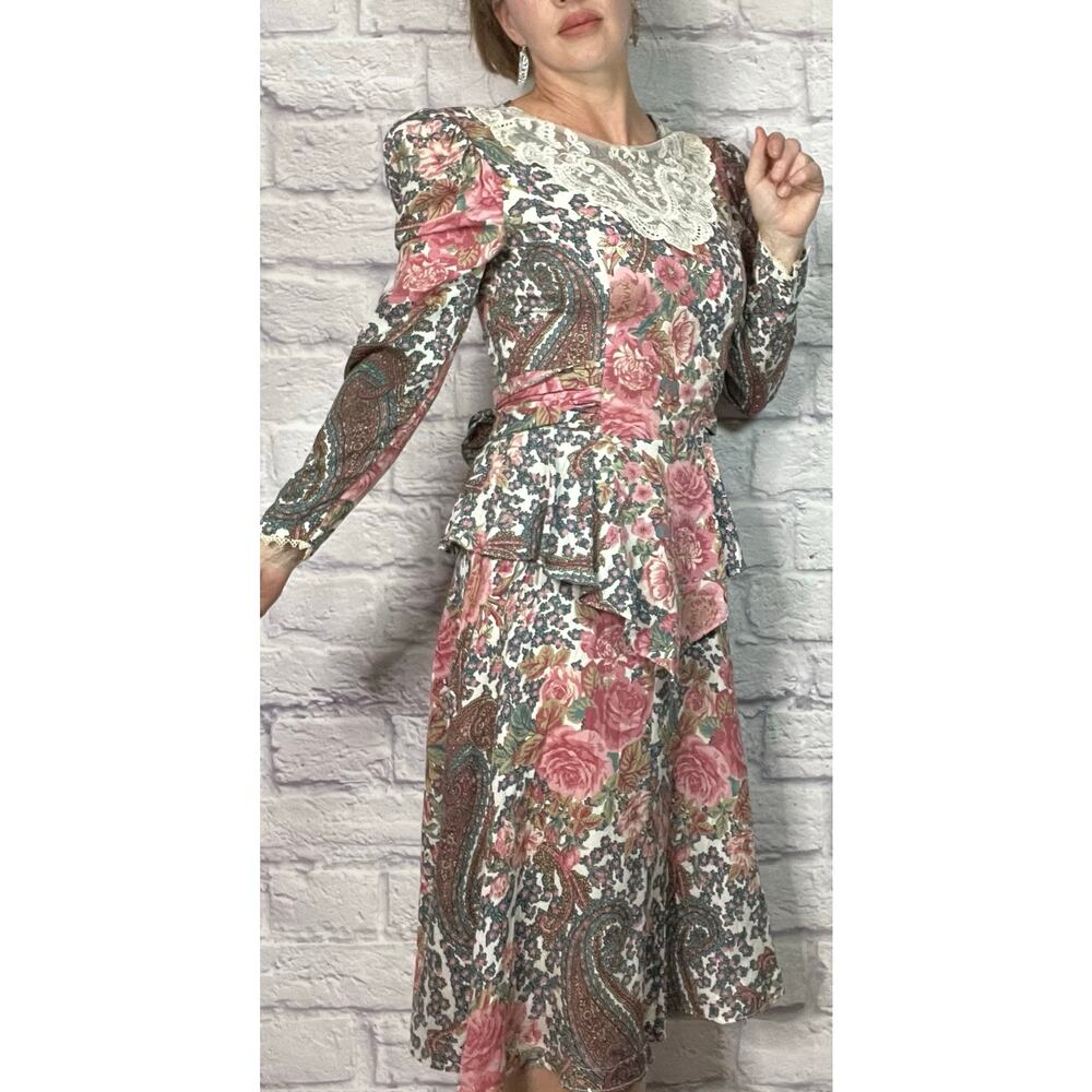 Beautiful Vintage 80's Victorian Floral Midi Dress - Picture 11 of 16